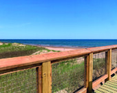 Une nouvelle structure de franchissement a été mise en place à la plage Shaw, dans le secteur Brackley-Dalvay. &mdash; Photo : Marine Ernoult