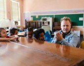 La francophonie en milieu minoritaire compte beaucoup sur l’immigration francophone. Dans les écoles, où se fait une grande partie du travail de construction identitaire, les animateurs culturels réfléchissent aux manières de conjuguer protection de la culture locale et diversité. &mdash; Photo : RDNE Stock project – Pexe
