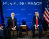 Donald Trump et Vladimir Poutine lors du sommet américano-russe en Alaska, le 15 août 2025. &mdash; Photo : Page Facebook The White House.