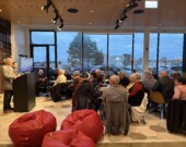 Stéphane Gauthier et Joëlle Villeneuve dévoilant la nouvelle programmation pour cette deuxième la deuxième vague de spectacles. &mdash; Photo : Courtoisie Carrefour francophone de Sudbury / La Slague