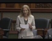 France Gélinas, députée provinciale de Nickel Belt, prenant la parole le 30 octobre 2025, à l’Assemblée législative.  