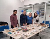 Foire du livre au Centre d’éducation et formation pour adultes (CÉFA).
De gauche à droite: Syed Islam (LIP), Stéphane Dufour (PPICF), Carole Blaquière (CFSSM) et Dania Kuzbari, bénévole. &mdash; Photo: Courtoisie de CÉFA.