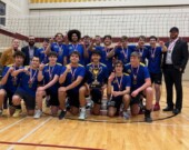 L’équipe de volleyball masculin remporte le Championnat des écoles secondaires de Sault-Ste-Marie pour la toute première fois. &mdash; Photo : ÉS Notre-Dame-du-Sault