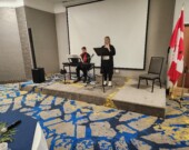 Christina Bégin, à gauche au clavie, et Joddie Lalonde, à droite au chant. &mdash; Photo : Donald Dennie