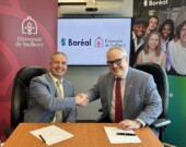 Le président du Collège Boréal, Daniel Giroux, à gauche, et le président et vice-chancelier de l’Université de Sudbury, Serge Miville, à droite  