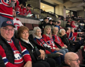 Des membres du Rendez-vous de Vallée Est dans les gradins, à Ottawa, suivant la joute de hockey opposant les Canadiens de Montréal et les Sénateurs d’Ottawa. &mdash; Photos : Courtoisie