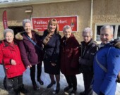 Pauline Rochefort entourée de membres de la communauté, à l’ouverture de son bureau local à New Liskeard. &mdash; Photo : Courtoisie