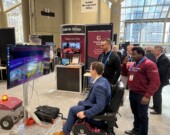 Le fauteuil de simulation de téléopération présenté par le Cambrian College de Sudbury. &mdash; Photo : Courtoisie