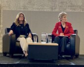 Viviane Lapointe, à gauche, et Diana Fox Carney, à droite, sur l'estrade. &mdash; Photos : Lise Dugas
