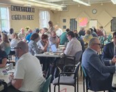  Les membres réunis en groupes lors de la consultation de l'AFO à Sudbury . Photo : Donald Dennie 
 &mdash; Photo : Donald Dennie