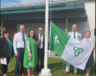 La Ville a rappelé que «le drapeau franco-ontarien a une signification toute particulière pour le Grand Sudbury, où il a été créé par Gaétan Gervais, Michel Dupuis et un groupe d’étudiants à l’Université Laurentienne» en 1975.  &mdash; Photo : Ville du Grand Sudbury   