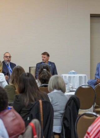 BV : Le Forum a également compté un panel qui a eu pour thème «S’équiper pour lutter contre la discrimination».  &mdash; Photo : Le Réseau du Nord