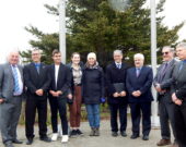 De gauche à droite : Nil Doucet, sous-préfet; Carl Deveau, conseiller; Tristan MacAlpine, intervenant invité;
Evelyn LeBlanc-Joyce, intervenante invitée; Natalie Robichaud, directrice générale de la Société acadienne
de Clare; Ronnie LeBlanc, préfet; Eric Pothier, conseiller; Hector Thibault, conseiller et Brian Comeau, conseiller.  &mdash; Municipalité de Clare