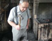 Phillip Clairmont dans la forge au Village historique de la Nouvelle-Écosse. &mdash; Norbert LeBlanc
