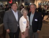 Le lieutenant-gouverneur de la Louisiane, Billy Nungesser avec Brenda Comeaux Trahan et Ray Trahan. Ray et Brenda (Comeaux) Trahan, organisateurs du Pavillon louisianais de l’espace Extrême frontière, lors du Congrès Mondial Acadien 2019. &mdash; Gracieuseté