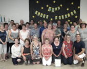 Photo de groupe des camarades de classe qui ont assisté à la rencontre du 40e anniversaire de la classe de 1979 de l’École NDA à Chéticamp. &mdash; Gracieuseté