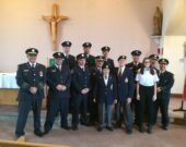 Photo de groupe avec des membres du Service des pompiers bénévoles LeMoine ainsi que les camarades Léandre LeBlanc et Marie Leona Doucet à l’église Saint-Joseph de Saint-Joseph-du-Moine pour la cérémonie du jour du Souvenir à laquelle ont assisté environ 75 personnes qui sont venues se rappeler leurs proches. &mdash; Rosie AuCoin-Grace