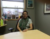 Brenda Samson, dans son bureau de la Caisse Saint-Joseph de Petit-de-Grat. &mdash; Robert Fougère