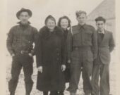 La famille d’Émilien (à Marcellin à Bazile) Chiasson de Saint-Joseph-du-Moine. De gauche à droite : Amédée, leur mère Catherine, Marie-Hélène, Eddie et Clifford.  &mdash; Rosie Aucoin-Grace