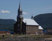 Reconnue pour la beauté de son style romain et les détails du bois travaillé, l’église Saint-Pierre de Chéticamp est devenue un beau point de repère historique. &mdash; Rosie AuCoin-Grace