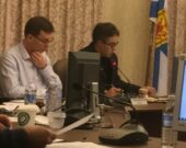 Don Marchand, à gauche, qui vient de passer de directeur général par intérim à directeur général de la Municipalité de Richmond. Le préfet, Brian Marchand, à droite, a annoncé la nouvelle. &mdash; Robert Fougère