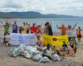  Photo de groupe de personnes dévouées à la cause, prise lors du nettoyage des berges de l’île de Chéticamp le 15 août dernier. &mdash; Rosie Grace-Aucoin)