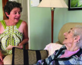 Conversation d’en premier avec Yvonne Comeau (106 ans) et sa petite-fille Rachelle Lavoie. &mdash; Facebook - Festival acadien de Clare