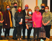Les membres du Conseil d’administration présents au bureau municipal, ayant respecté la distanciation sociale lors de la réunion : Lorraine Saulnier, Natalie Robichaud, Adrien Comeau (employé à temps partiel, Shawna Comeau, Richard Landry, Anne LeBlanc, Mary Ann Gauvin, Sheila LeBlanc et Carmen d’Entremont. (Crédit :  Lisa Doucette)  