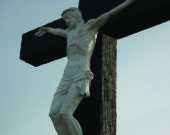 Les habitants de Saint-Joseph-du-Moine/Grand-Étang/ Cap LeMoine, sont assez fiers du nouveau Corpus qu’ils ont récemment acheté. Il se dresse désormais sur une immense croix, surplombant le cimetière Saint-Joseph. &mdash; Rosie Aucoin-Grace