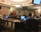 Maggie MacDonald et Trevor Boudreau parlent de recrutement du personnel de la santé devant le Conseil de Richmond le 11 janvier.   &mdash; Robert Fougère