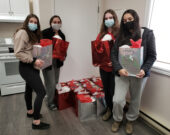 De gauche à droite avec les sacs de cadeaux : France Boudreau, Sophie LeBlanc, Adèle Comeau et Denise Thibault.  &mdash; Stephanie LeBlanc