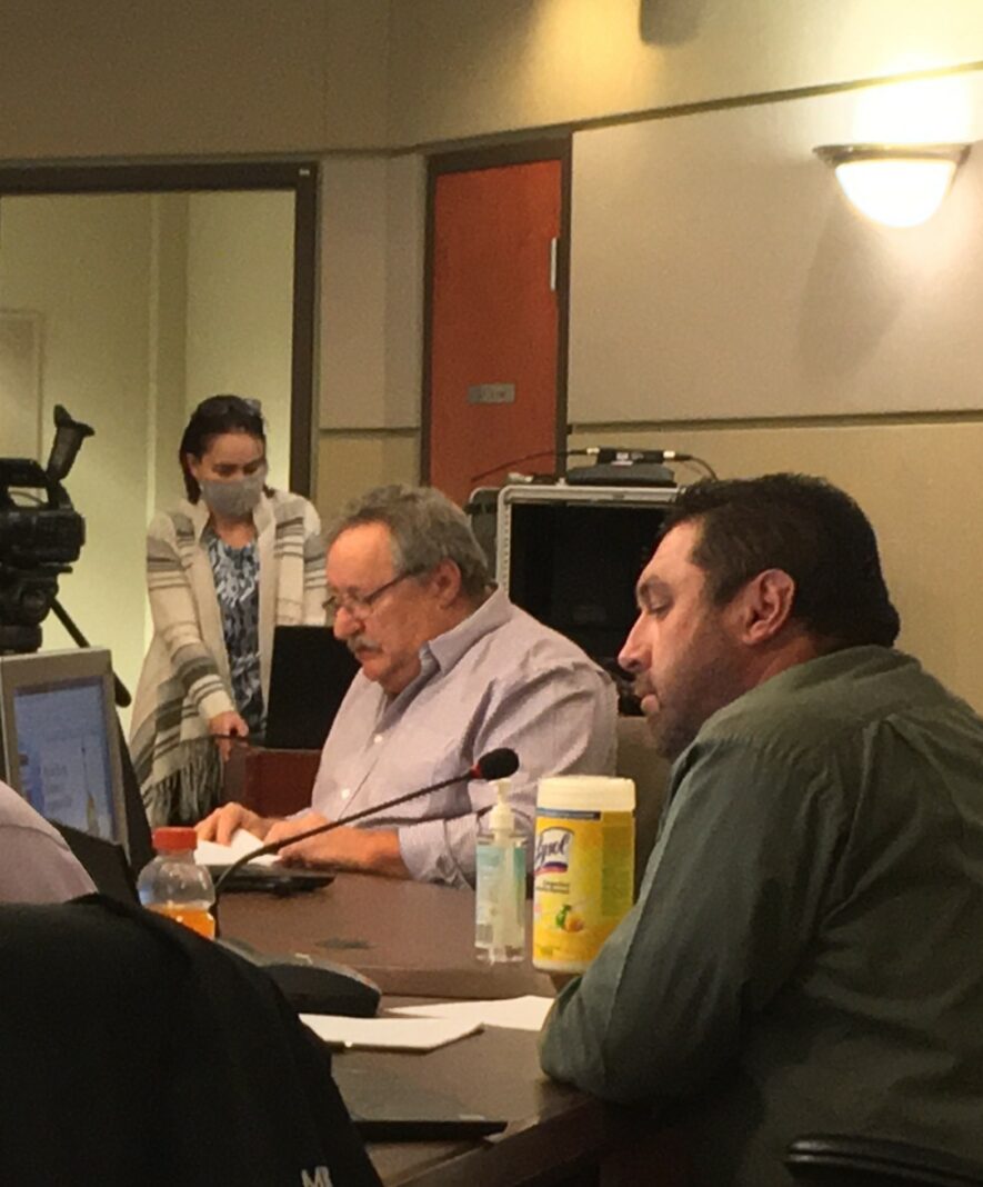 » Parc, à la fois vert et commémoratif, à PetitdeGrat