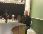 Adam Cooke, lors de l’enregistrement du programme Notre Côté avec Robert Fougère le 25 février 2021.   &mdash; Robert Fougère