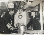 Le prince Philip et sa camarade Georgie Aucoin sont tout sourire lors de cette visite royale à bord d’un navire de la marine.   &mdash; gracieuseté 