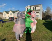 La famille Dubois – l’hippopotame Melanie, la T. rex Marissa et la licorne Nadine – sur l’avenue Montebello démontre l’esprit communautaire à Dartmouth.   &mdash; Lucien Comeau