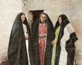 Cette carte postale du 19e siècle, imprimée à partir d’une photographie de Félix Bonfils (1831-85), montre un groupe de femmes de Nazareth, l’une des destinations de monseigneur Robichaud en 1959. &mdash; Image dans le domaine public