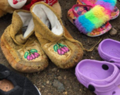 Un mémorial mis sur pied à Cross Lake, au Manitoba en hommage aux 215 enfants dont les restes ont été retrouvés sur le site d’un pensionnat autochtone de Kamloops en Colombie-Britannique. &mdash; Courtoisie du bureau de la députée Niki Ashton