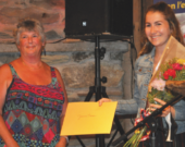 De gauche à droite : Mary-Ann Gauvin, présidente de la SAC et Josanne Deveau, Bénévole de l’année de la municipalité de Clare.   &mdash; Richard Landry