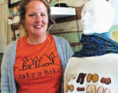 Un t-shirt unique dont 20 % des ventes sont reversées à Ecole Plus... le boob t-shirt.   &mdash; Lisa Doucette