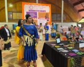 Les concurrentes de l’édition 2021 de Miss Galaxy se préparent à montrer leurs atouts et talents.   &mdash; Eleanore Young, avec l’aimable autorisation de Tonga Leitis’ Association; source : https://www.facebook.com/photo?fbid=10165383227270043&set=g.183203798396049)