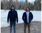 Patrick Martin (à gauche) et Alec Victor (à droite) sont les deux animateurs de Franco-Rebelle, cette minisérie de capsules vidéos sur YouTube créée pour la deuxième partie de la campagne de valorisation des accents de la FJCF.   &mdash; Courtoisie