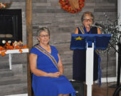 À droite, Elaine Saulnier-Thimot, adoubée en 2020, accueille Glenda Doucet-Boudreau, nouvellement adoubée.   &mdash; Richard Landry