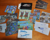 Quelques cartes comprenant l’œuvre des 24 artistes de la région qui figurent dans le jeu de mémoire Mémo-Arts de la Baie.     &mdash; Richard Landry