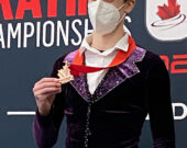 Jacob Côté avec sa médaille de bronze aux Championnats nationaux de patinage artistique &mdash; Gracieuseté Jacob Côté