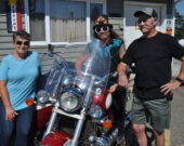 Yvonne Doucet, Kevin Bean’re et Wayne Doucet se sont revus à la Villa acadienne à Meteghan lors du WRR.   &mdash; PHOTO - Richard Landry