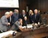 L’entente entre les membres du Comité s’est fait en coulisses, pendant une heure sur les deux du Comité. — PHOTO - Darrell Samson 