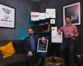 Emmanuel Guardiola et Chad Comeau avec le Prix spécial pour l'engagement social, présenté par Gaming-Aid eV. &mdash; PHOTO - Deutscher Entwicklerpreis