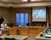 Une photo prise avant la réunion du conseil du 15 mars durant laquelle la Société Clareshare a présenté son projet de sécurité alimentaire aux élus de la Municipalité de Clare.  &mdash; Crédit - Jean-Philippe Giroux