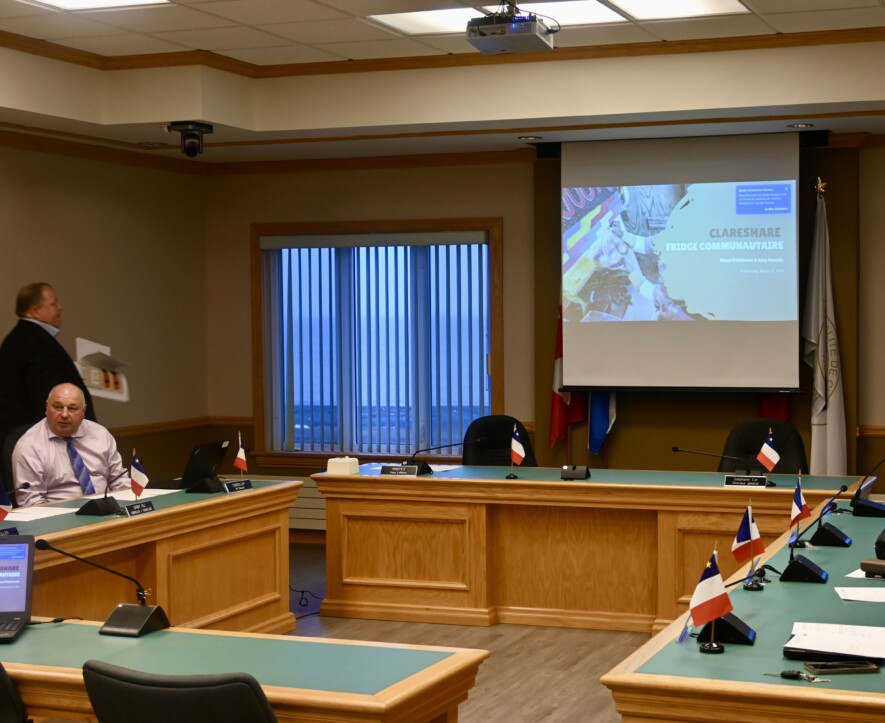 Une photo prise avant la réunion du conseil du 15 mars durant laquelle la Société Clareshare a présenté son projet de sécurité alimentaire aux élus de la Municipalité de Clare.  — Crédit - Jean-Philippe Giroux