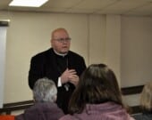 L’évêque Brian Dunn s’est adressé à la foule aux trois églises de Clare. &mdash; Richard Landry